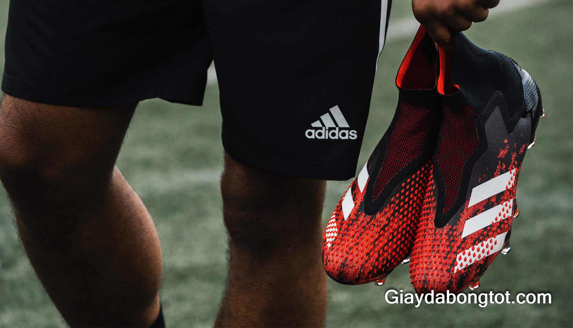 Giày bóng đá Adidas Predator 20+ chắc chắn là một đối thủ đáng gờm của mẫu giày kiểm soát bóng Nike Phantom VSN 2