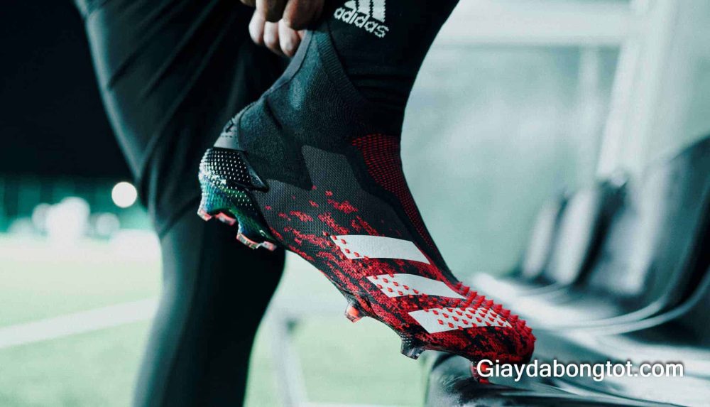 Thiết kế cổ thun của Adidas Predator rất cao và trùm lên phần mắt cá