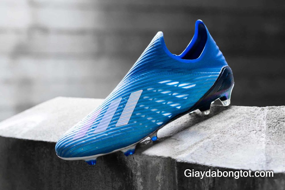 Dòng giày Adidas X có trọng lượng nhẹ với lớp da siêu mỏng (ánh sáng xuyên qua)