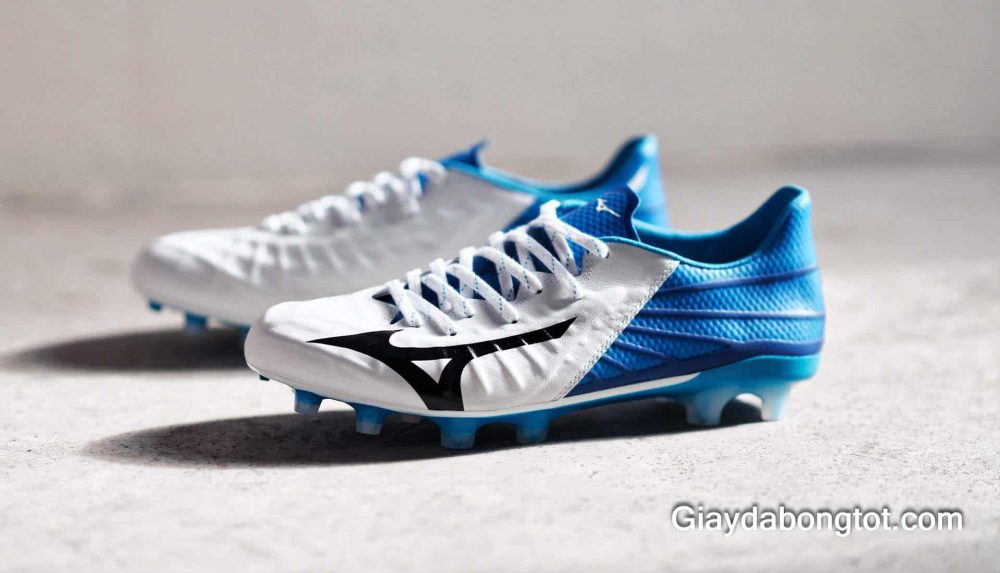 Mizuno Rebula 3 là một dòng giày da thật cực kỳ êm mềm thoải mái và nhẹ của Nhật Bản