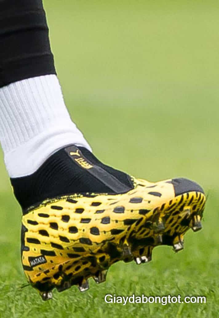 Marco Reus sử dụng giày Puma Future như một đôi giày đá bóng không dây của Adidas