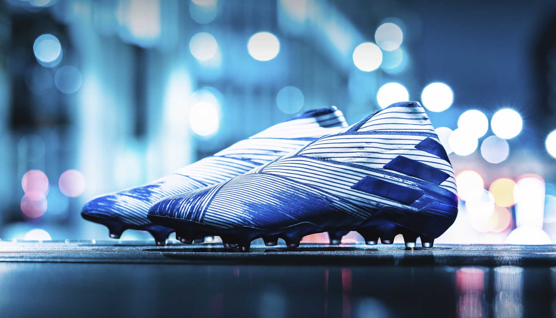 Adidas Nemeziz với thiết kế da vải ôm chân là dòng giày Messi sử dụng để thi đấu