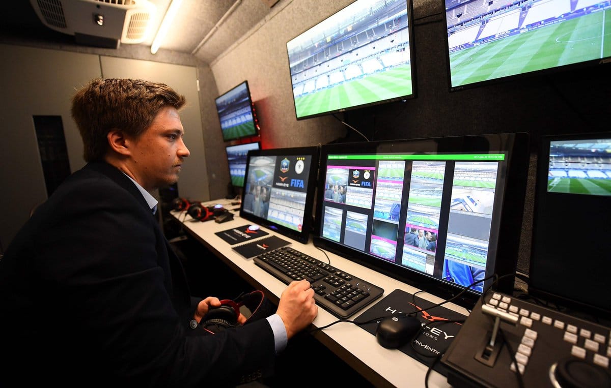 Công nghệ VAR (Video Assistant referee) là công nghệ Video hỗ trợ trong tài trong bóng đá