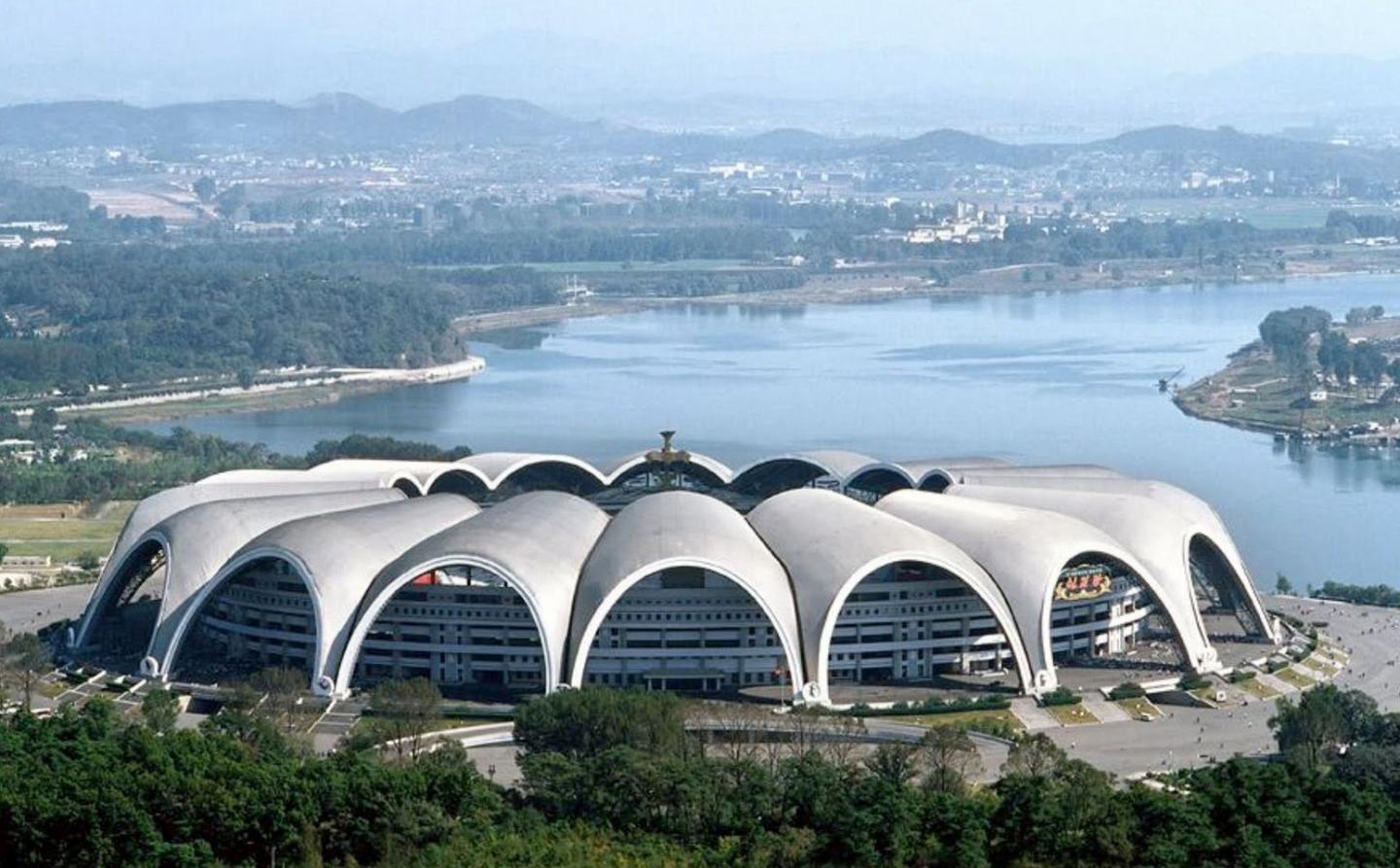 Triều Tiên là đất nước có sân vận động lớn nhất thế giới với tên gọi Rungando 1st of May