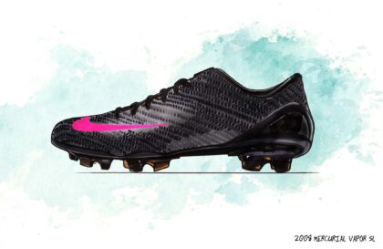 Nike giới thiệu giày bóng đá siêu nhẹ làm bằng sợi carbon tại chung kết cúp C1 2007-2008