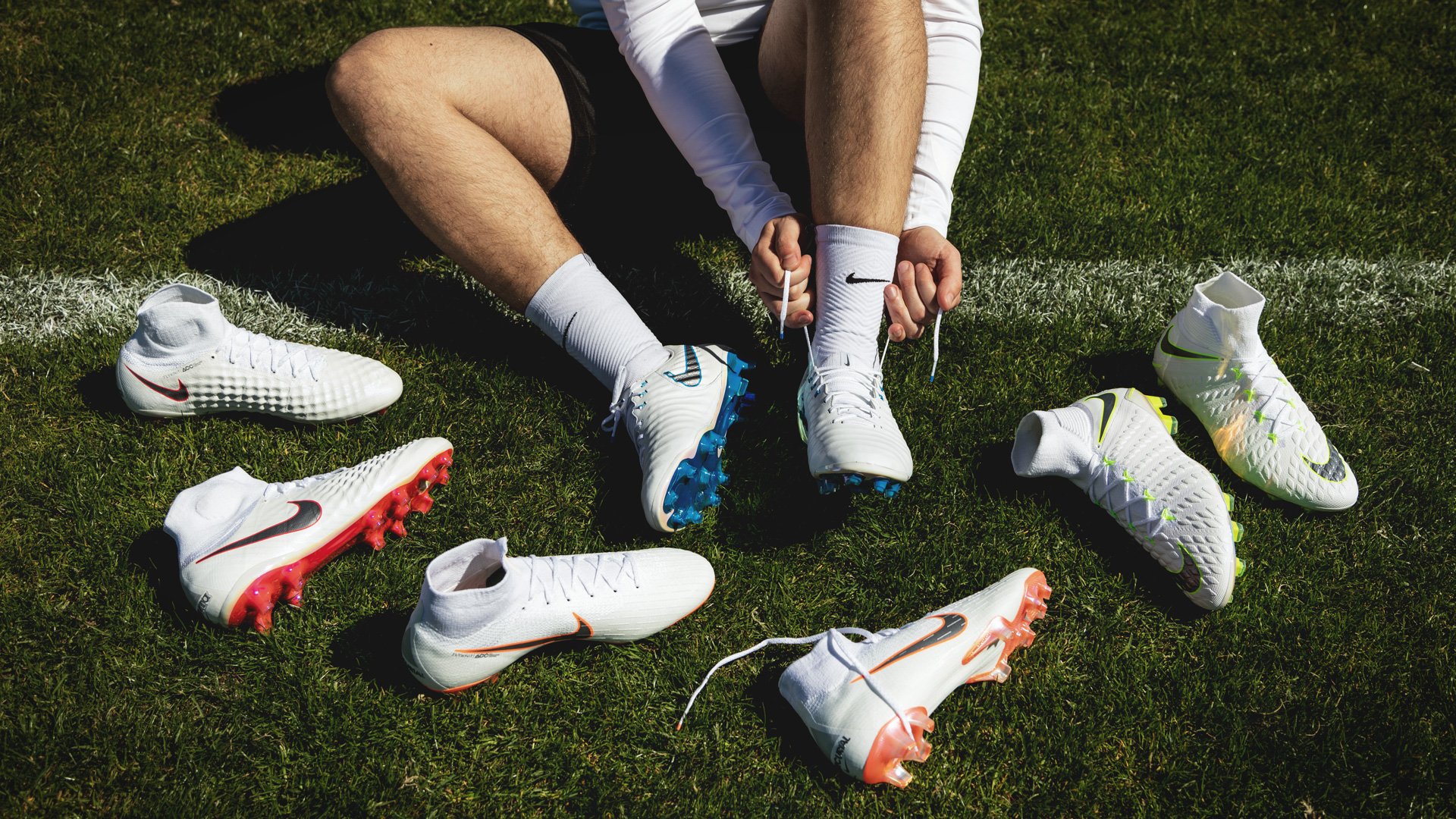 Da giày bóng đá cầu thủ chuyên nghiệp thường có mức giá cao hơn da giày fake