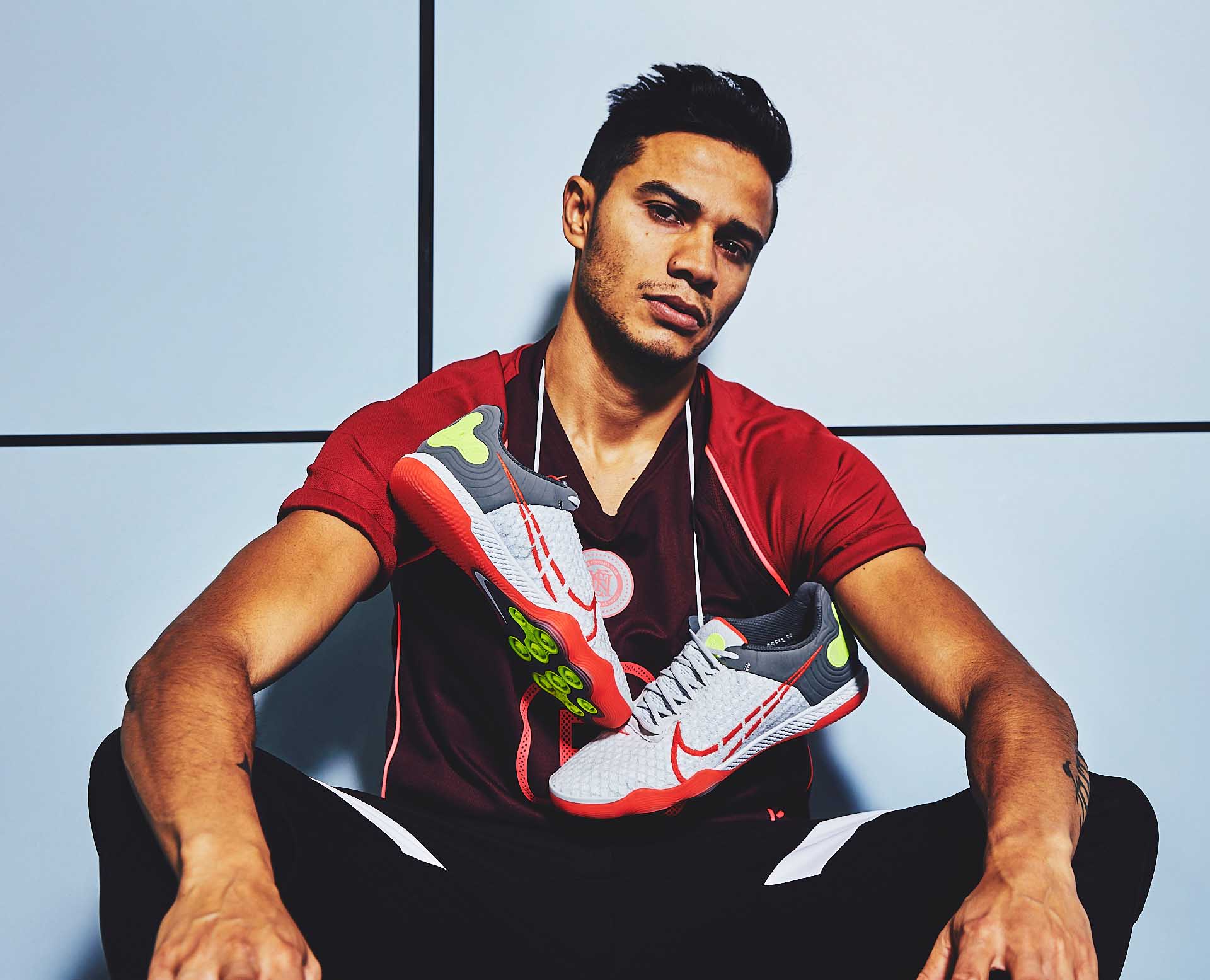 Đôi giày bóng đá Nike React Gato có phải là đôi giày hoàn hảo nhất trên sân futsal?