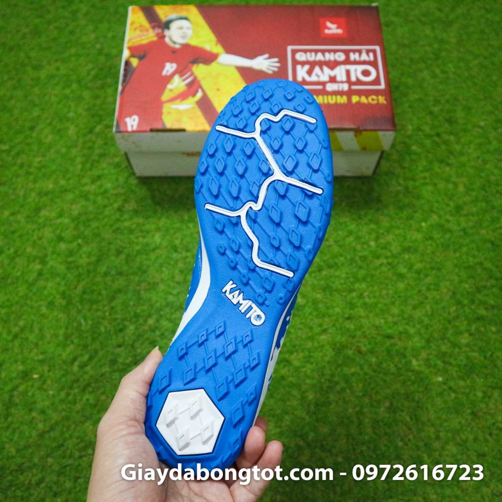 Giay bong da kamito qh19 xanh nhat trang cua quang hai (1)