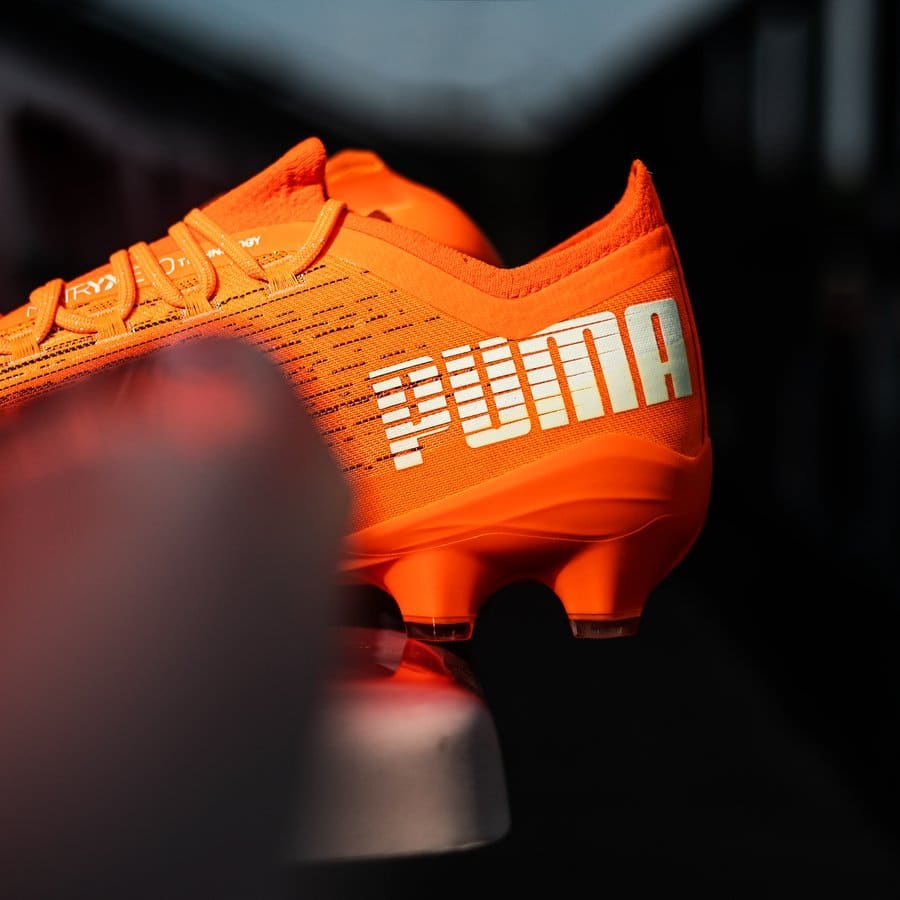 Da giày đá bóng Puma Ultra 1.1 được làm bằng chất liệu vải sợi cực kỳ chất lượng