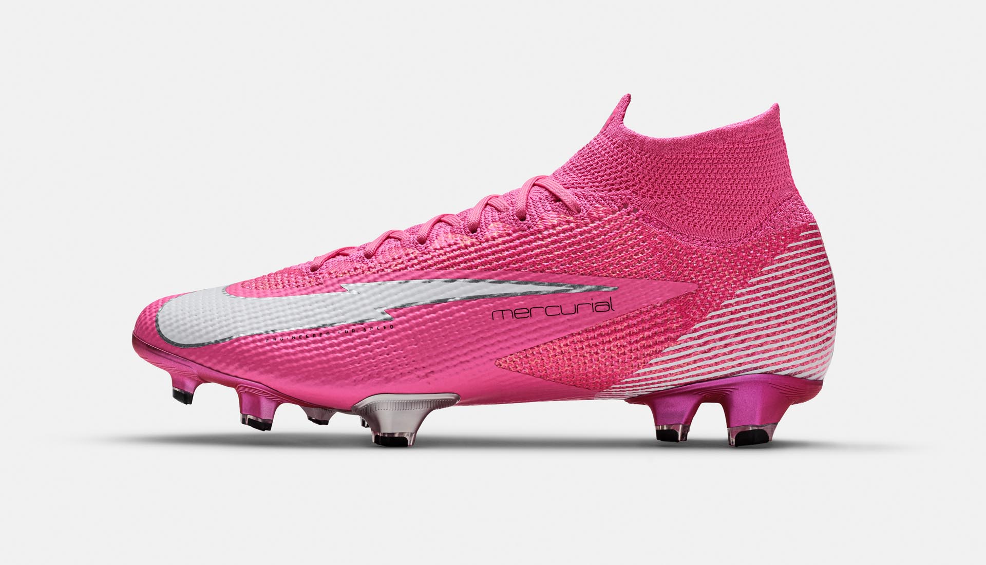 Đôi giày bóng đá Nike màu hồng cực kỳ đẹp mắt được Nike thửa riêng cho Mbappe