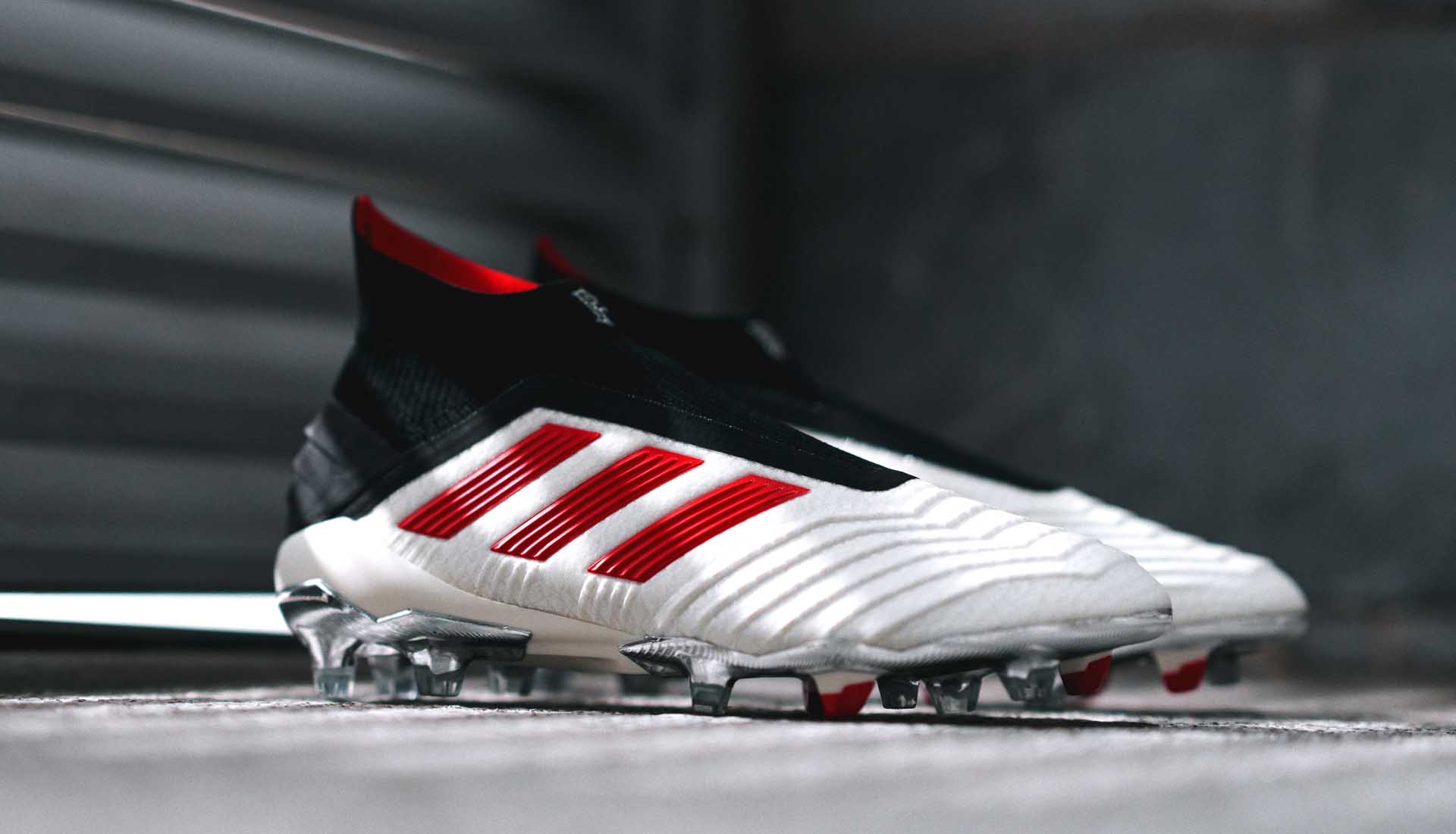 Adidas Predator 19+ FG Pogba Season 5 với gam màu trắng đen vạch đỏ đẹp mắt