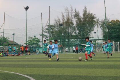 Sân bóng đá Thành Phát nằm ở địa chỉ số 2 Hoàng Minh Giám, Cầu Giấy, Hà Nội