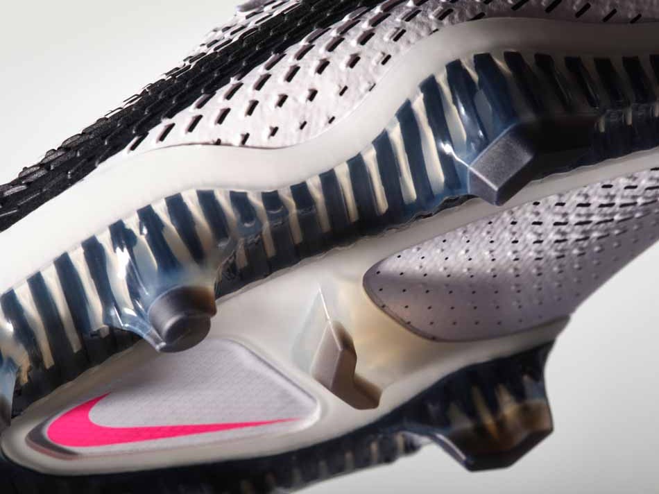 Thiết kế đế giày Nike Phantom GT được loại bỏ đi những phần không cần thiết